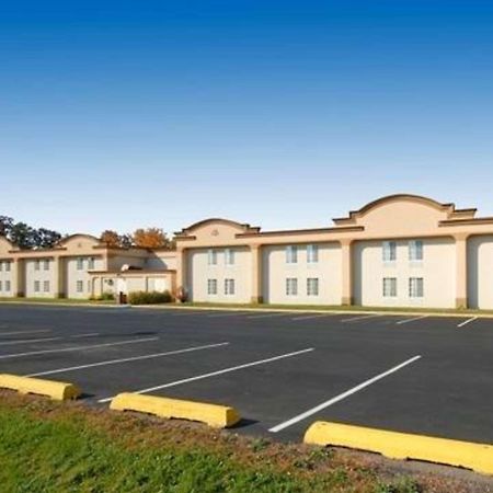 Quality Inn & Suites Danville Buitenkant foto