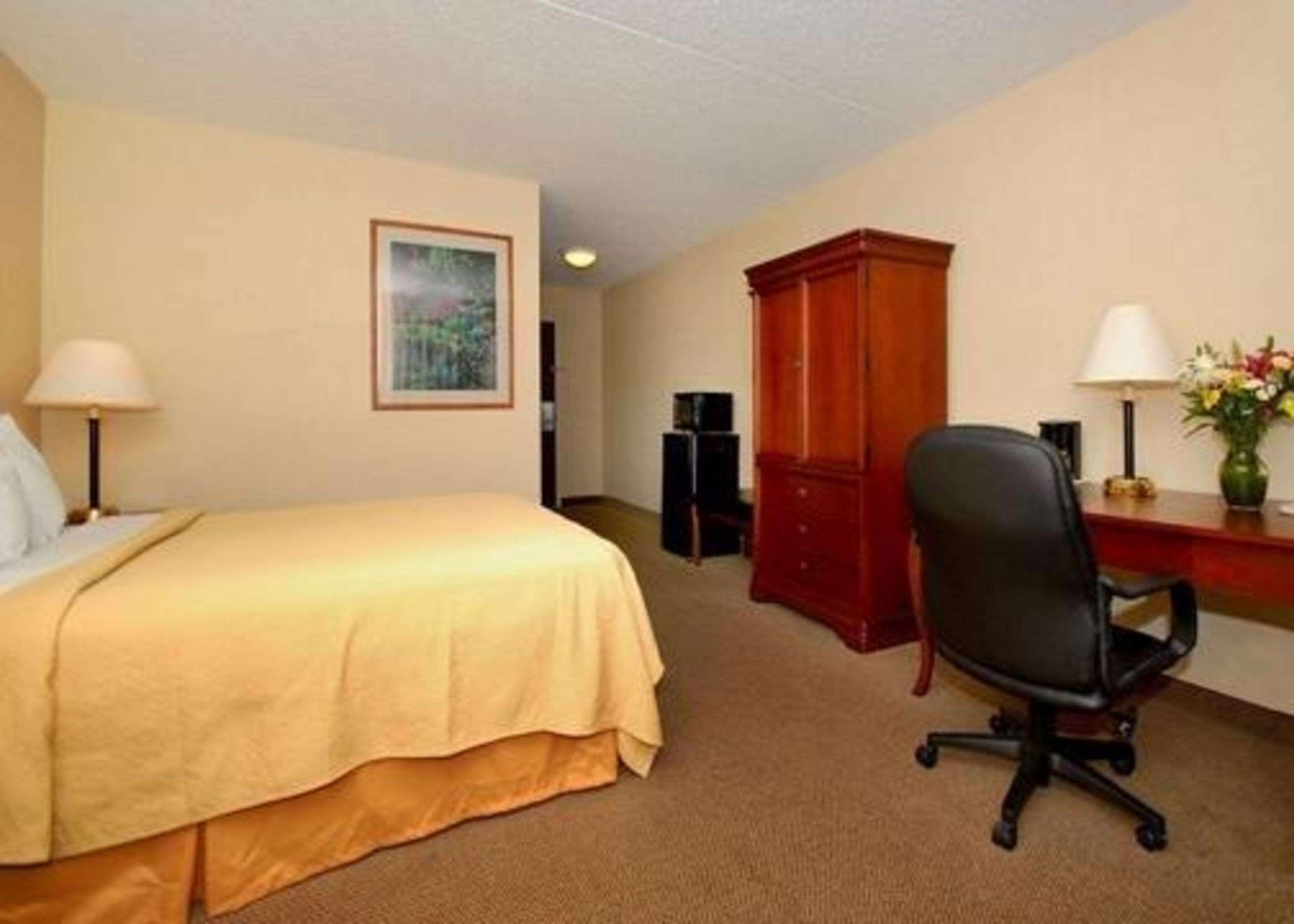 Quality Inn & Suites Danville Buitenkant foto