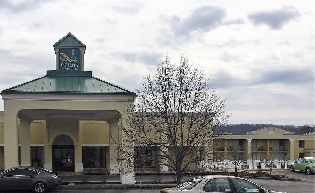 Quality Inn & Suites Danville Buitenkant foto