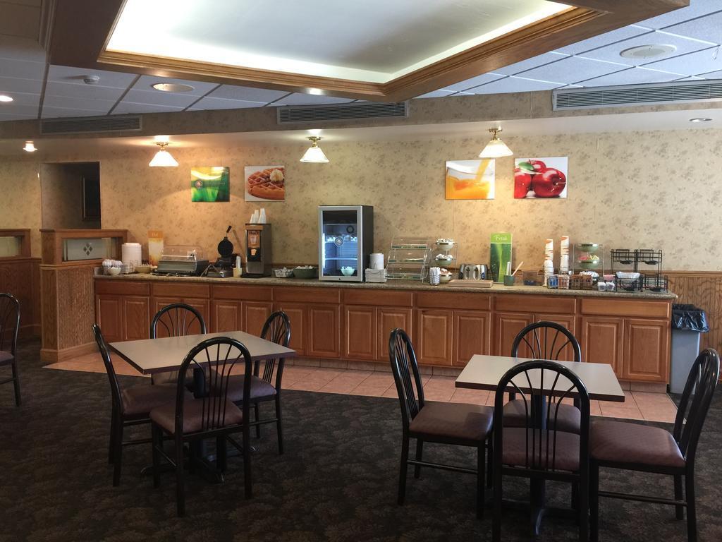Quality Inn & Suites Danville Buitenkant foto