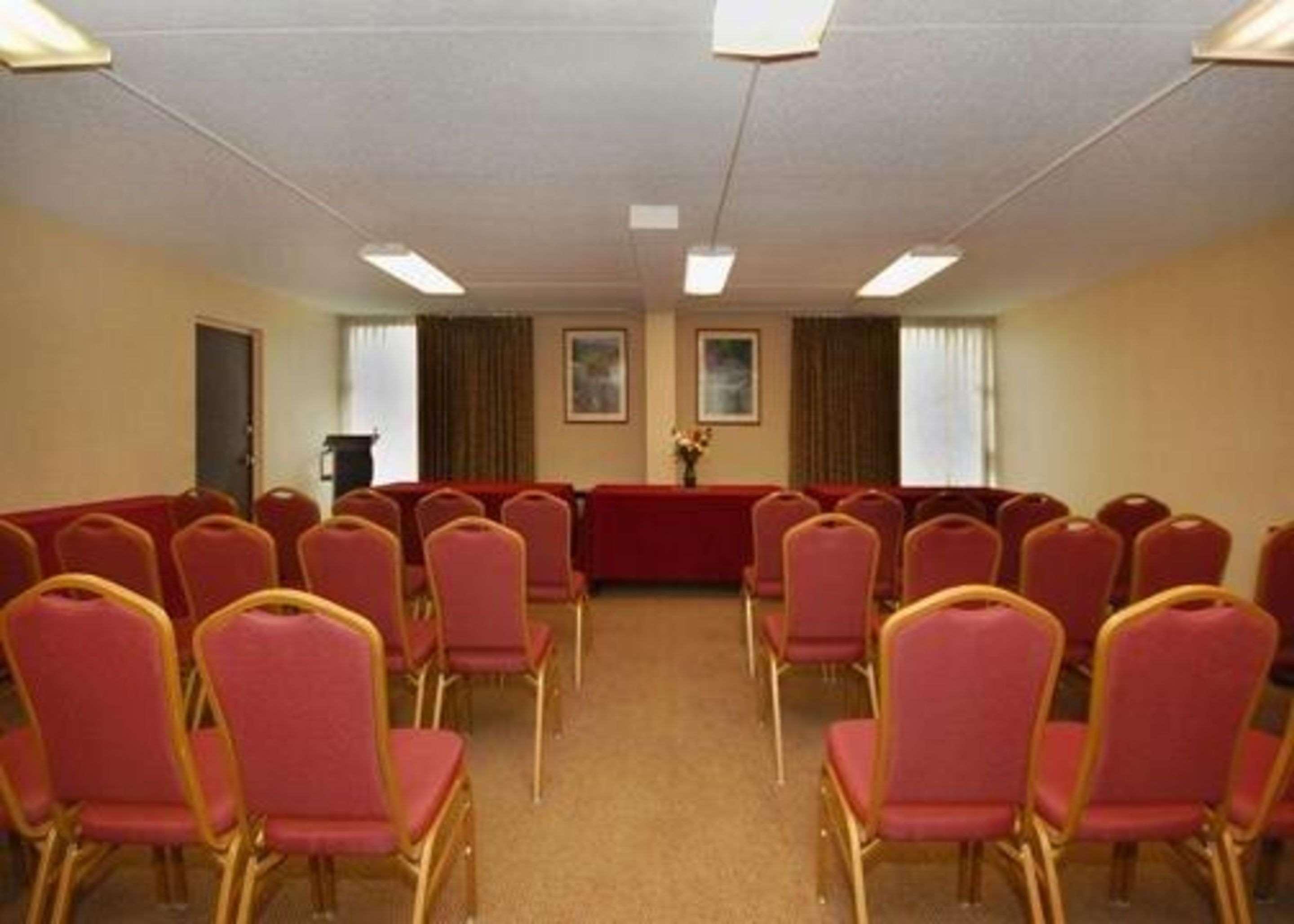 Quality Inn & Suites Danville Buitenkant foto