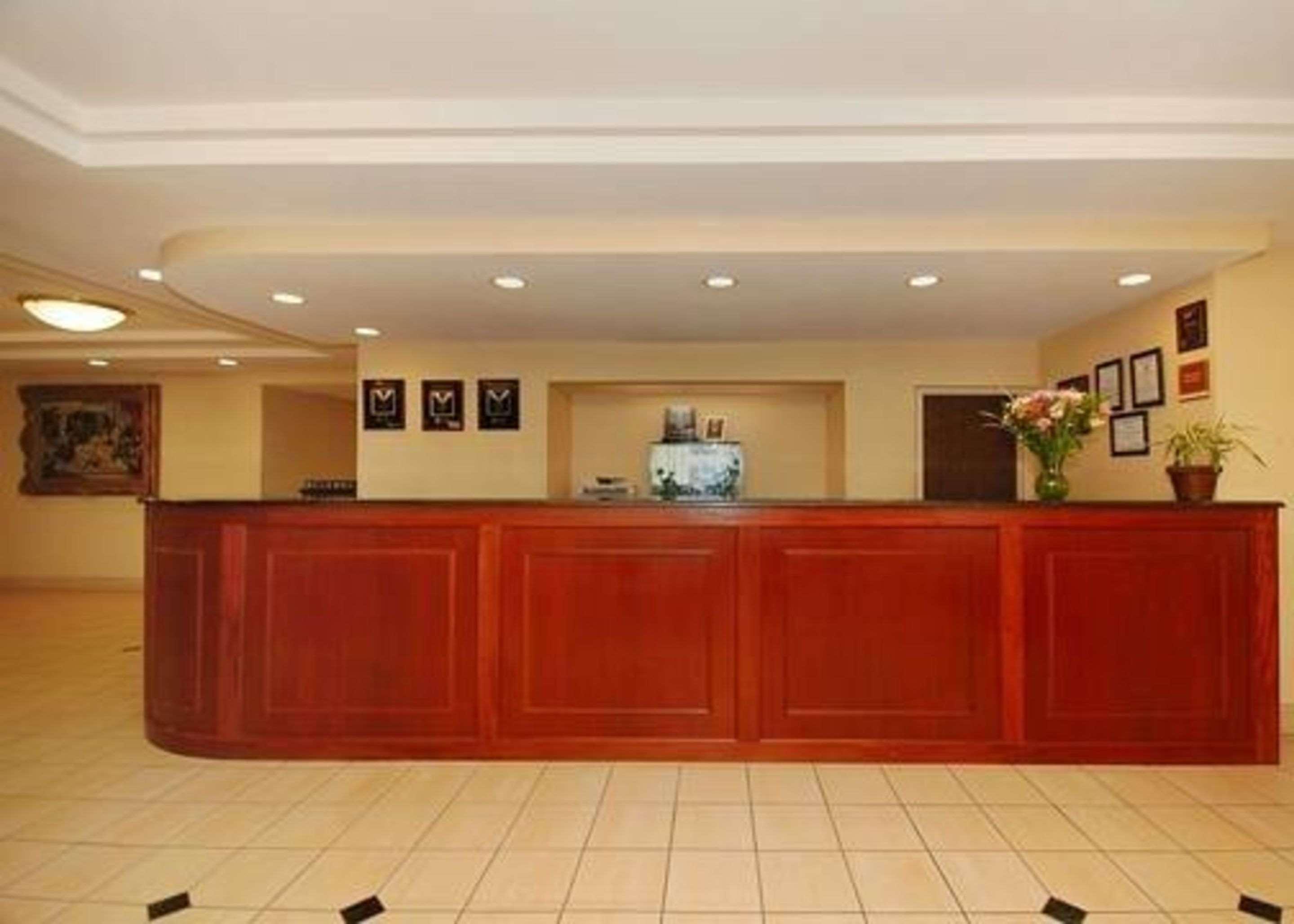 Quality Inn & Suites Danville Buitenkant foto